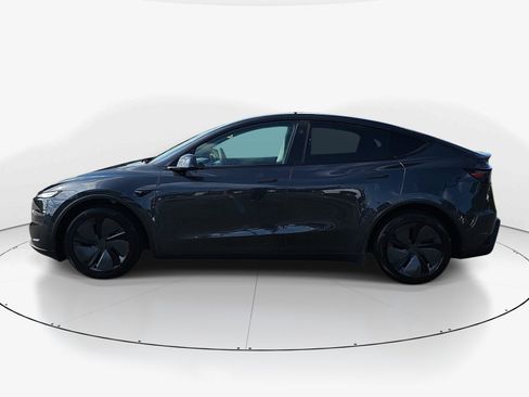 Used 2026 Tesla Model Y 2WD image 7