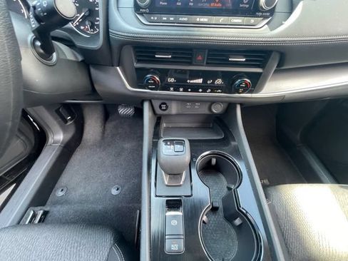 Used 2024 Nissan Rogue SV AWD/4WD image 11