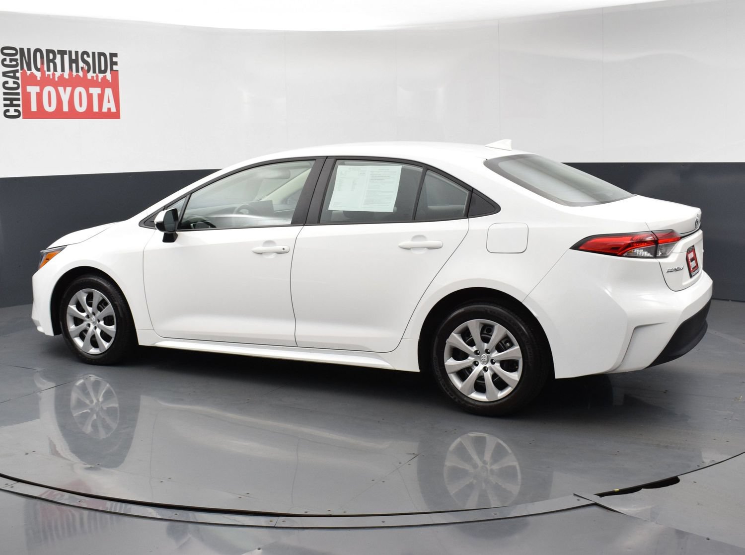 Used 2025 Toyota Corolla LE FWD image 2