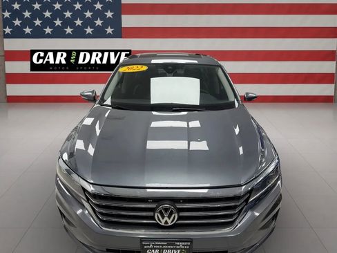 Used 2022 Volkswagen Passat 2.0T SE image 2