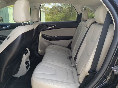 Used 2020 Ford Edge Titanium image 12