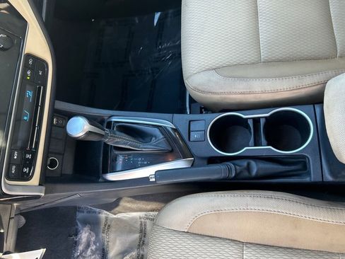 Used 2019 Toyota Corolla LE image 16