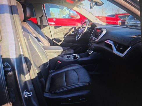 Used 2024 GMC Terrain SLT image 10