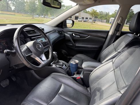 Used 2018 Nissan Rogue SL w/ Premium Package FWD image 9