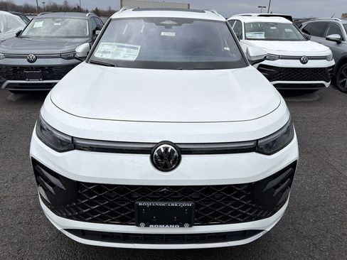 New 2026 Volkswagen Tiguan SEL R-Line image 3