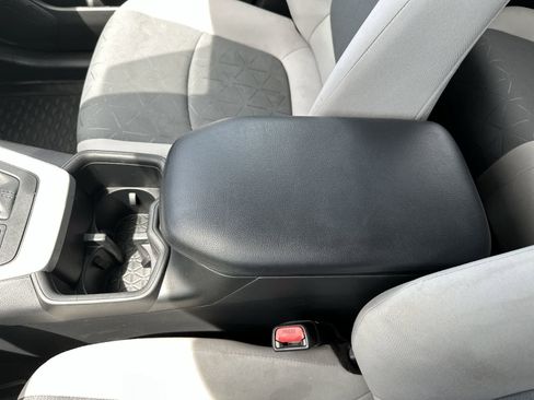 Used 2022 Toyota RAV4 XLE FWD image 22