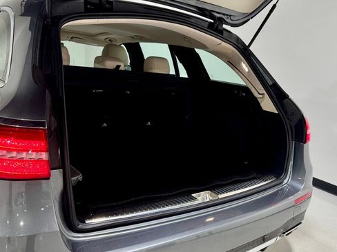 Used 2018 Mercedes-Benz E 400 4MATIC Wagon w/ Premium 1 Package image 10