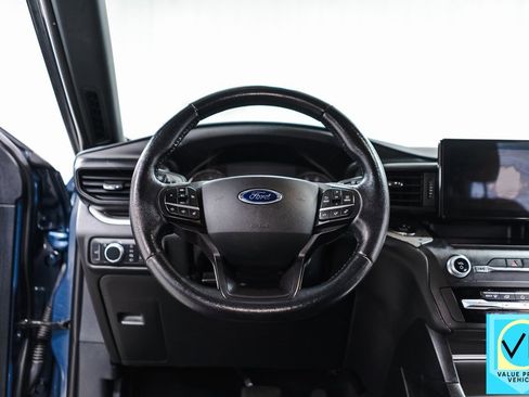 Used 2020 Ford Explorer XLT image 9