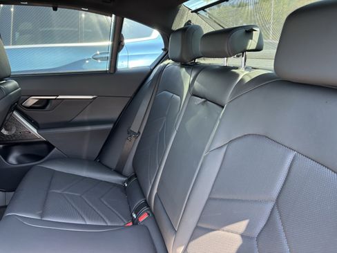 Used 2024 BMW i5 eDrive40i w/ Executive Package RWD image 33