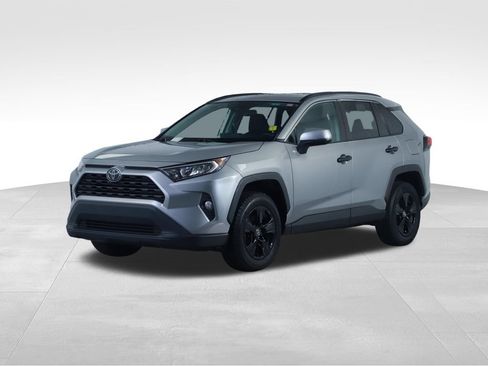 Used 2020 Toyota RAV4 XLE w/ Convenience Package FWD image 8