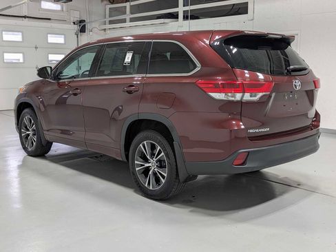 Used 2018 Toyota Highlander LE image 10