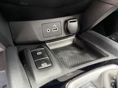 Used 2019 Nissan Rogue SV w/ Premium Package image 27