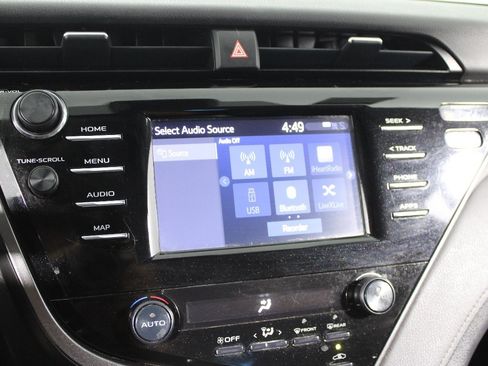 Used 2019 Toyota Camry SE FWD image 23