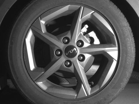 Used 2025 Kia K4 LXS image 14