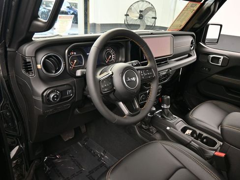 Used 2024 Jeep Gladiator Sport w/ Premium Package image 10