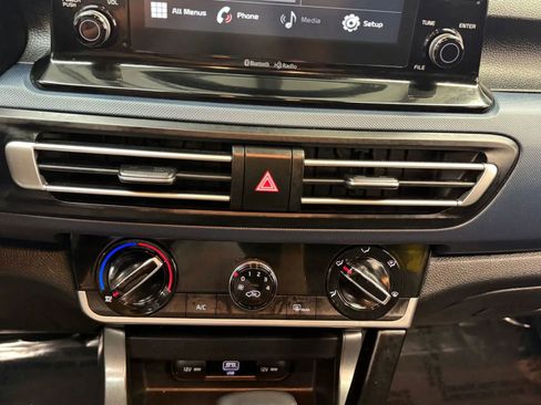 Used 2021 Kia Seltos S FWD image 33