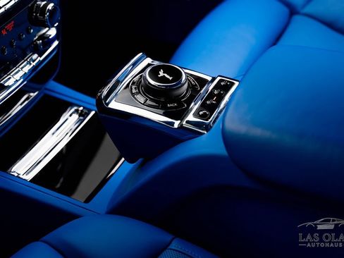 Used 2024 Rolls-Royce Phantom Sedan RWD image 44