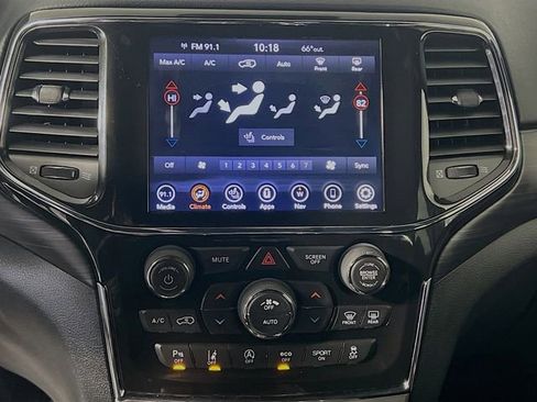 Used 2021 Jeep Grand Cherokee Laredo X RWD image 24