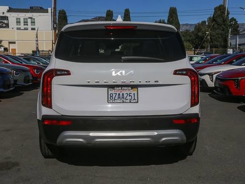 Certified 2022 Kia Telluride LX image 9