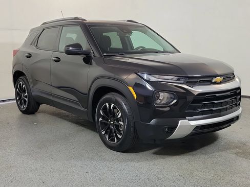 Used 2023 Chevrolet TrailBlazer LT w/ Convenience Package FWD image 1