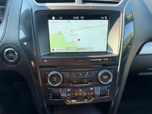 Used 2018 Ford Explorer XLT w/ Equipment Group 202A AWD/4WD image 22