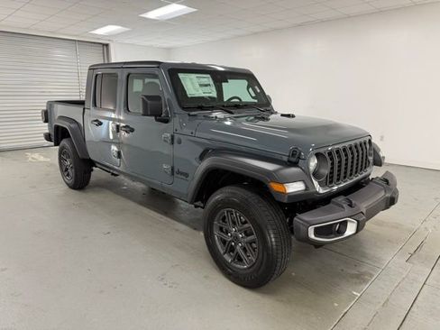 New 2025 Jeep Gladiator Sport image 3