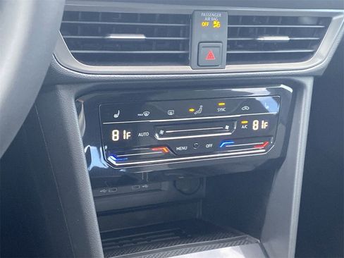 New 2026 Volkswagen Taos SE image 24