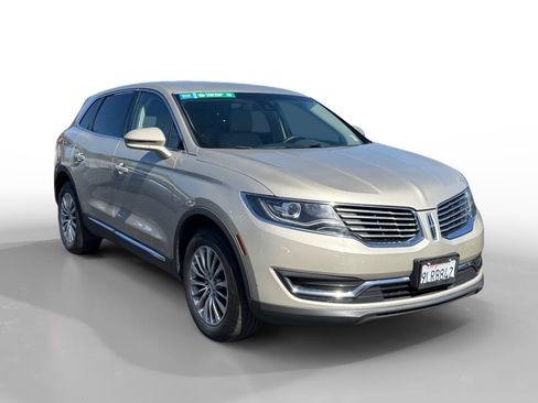 Used 2017 Lincoln MKX Select w/ Select Plus Package AWD/4WD image 7