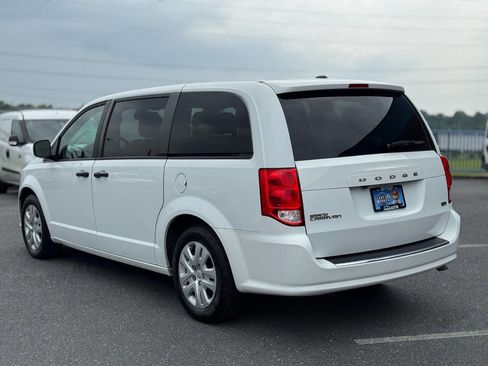 Used 2019 Dodge Grand Caravan SE w/ UConnect Hands-Free Group image 5