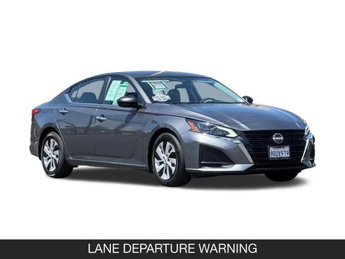 Used 2025 Nissan Altima 2.5 S FWD image 2