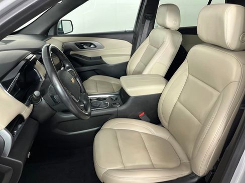 Used 2022 Chevrolet Traverse LT image 11
