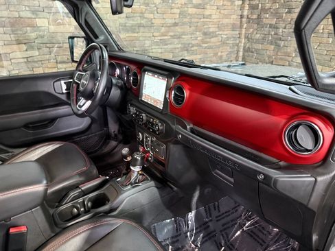 Used 2023 Jeep Wrangler Unlimited Rubicon w/ Cold Weather Group AWD/4WD image 28