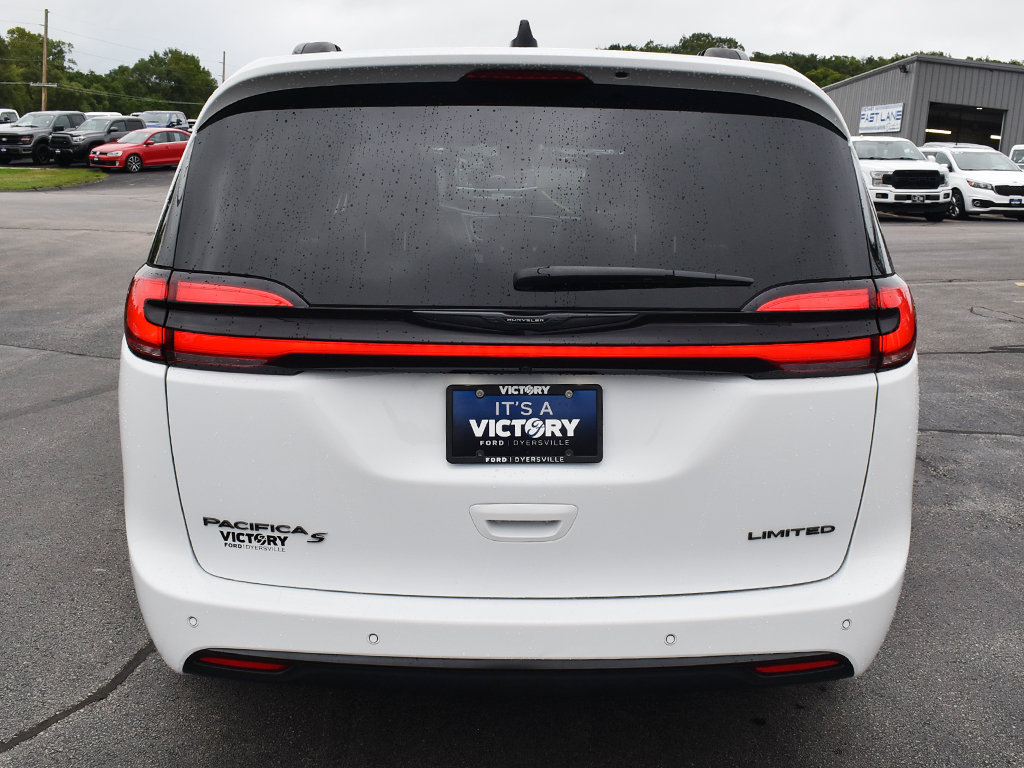 Used 2025 Chrysler Pacifica Limited FWD image 28