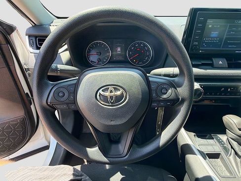 Used 2021 Toyota RAV4 LE FWD image 32