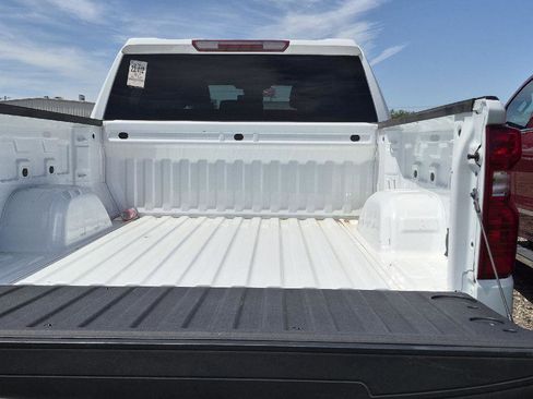 Used 2023 Chevrolet Silverado 1500 LT AWD/4WD image 5
