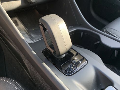 Used 2025 Volvo XC40 B5 Core image 26