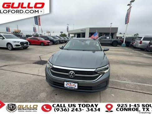 Used 2022 Volkswagen Jetta SE FWD image 3