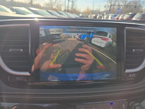 New 2026 Chrysler Pacifica Select image 7