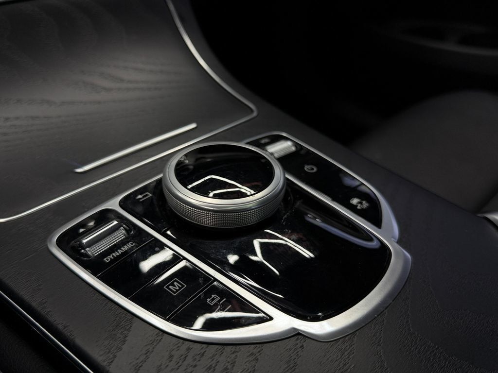 Used 2019 Mercedes-Benz GLC 350e 4MATIC w/ Premium Package image 21