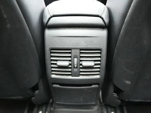 Used 2019 Mercedes-Benz GLA 250 4MATIC image 40