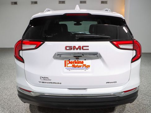 Used 2023 GMC Terrain SLT AWD/4WD image 8