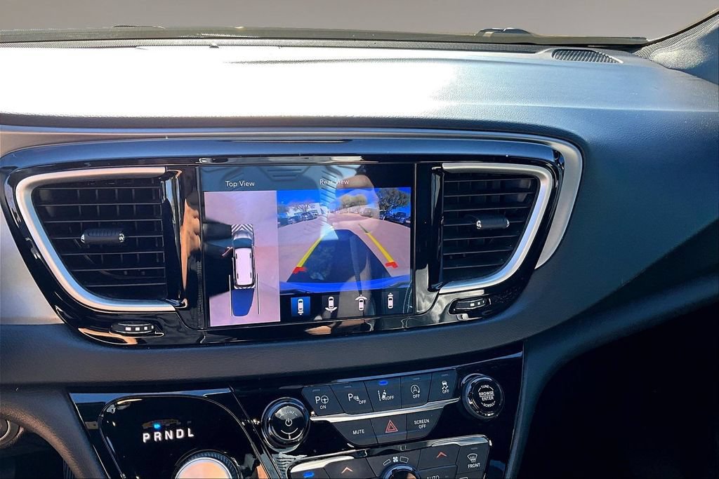 Used 2020 Chrysler Pacifica Touring-L Plus w/ Advanced Safetytec Group FWD image 23