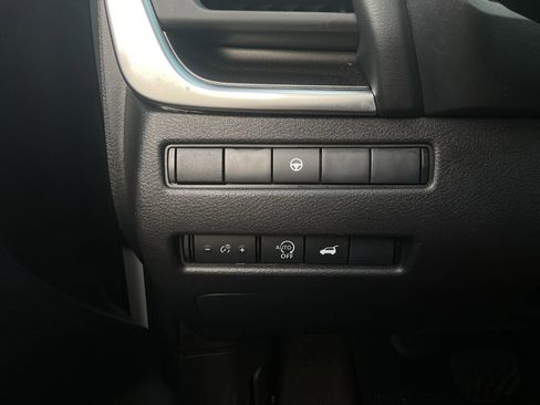 Used 2025 Nissan Rogue SV FWD image 23