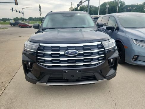 Used 2025 Ford Explorer Active w/ Active Comfort Package AWD/4WD image 2