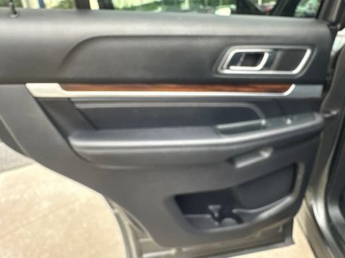 Used 2018 Ford Explorer Limited AWD/4WD image 37