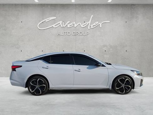 Used 2023 Nissan Altima 2.5 SR AWD/4WD image 17