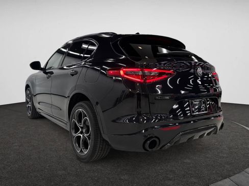 Used 2023 Alfa Romeo Stelvio Veloce image 3