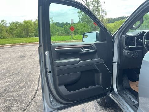 Used 2024 Chevrolet Silverado 1500 LT AWD/4WD image 10