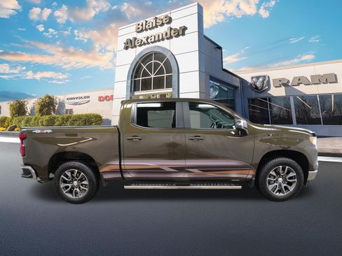 Used 2023 Chevrolet Silverado 1500 LT AWD/4WD image 2
