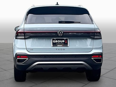 New 2026 Volkswagen Taos SE FWD image 4